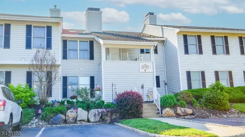 254 Nuthatch Ct, Readington, NJ 08887 - #2