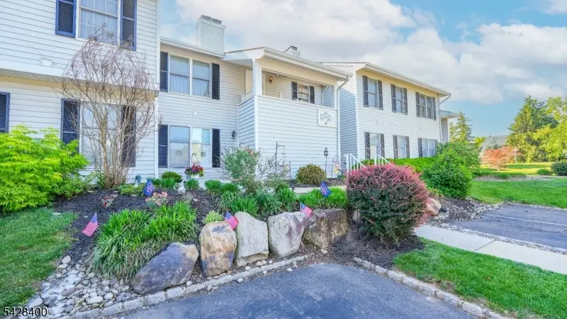 254 Nuthatch Ct, Readington, NJ 08887 - #3