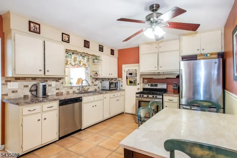 110 Overlook Ave, East Hanover, NJ 07936 - #3