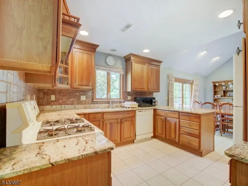 180 Mill Ln, Mountainside, NJ 07092 - #3