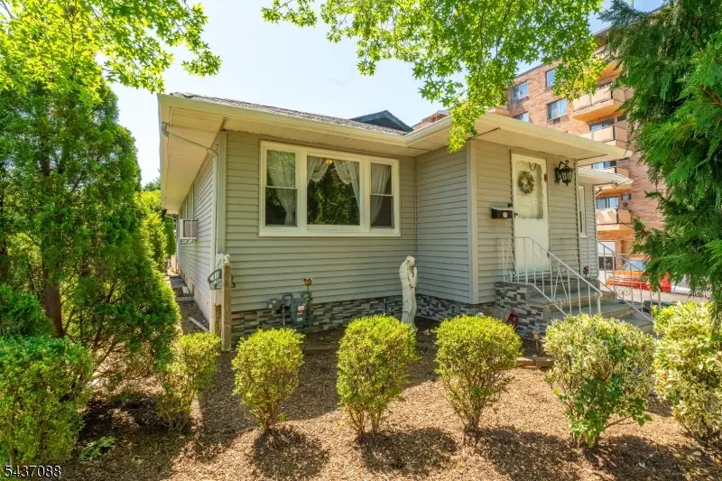 72 Clarendon Pl, Hackensack, NJ 07601 - #2