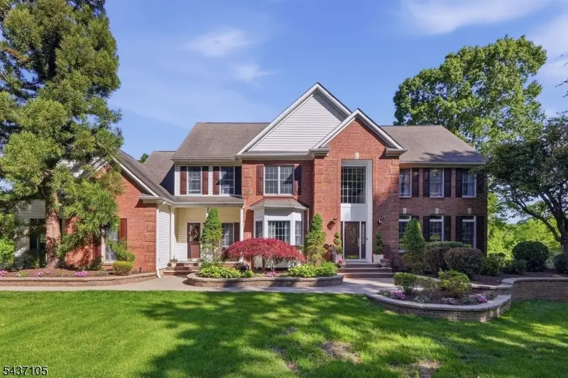 13 Hunters Trl, Chester, NJ 07930 - #1