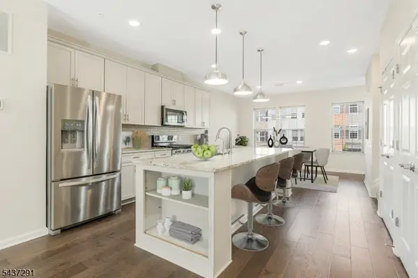 17 Gala Ct, Livingston Twp., NJ 07039