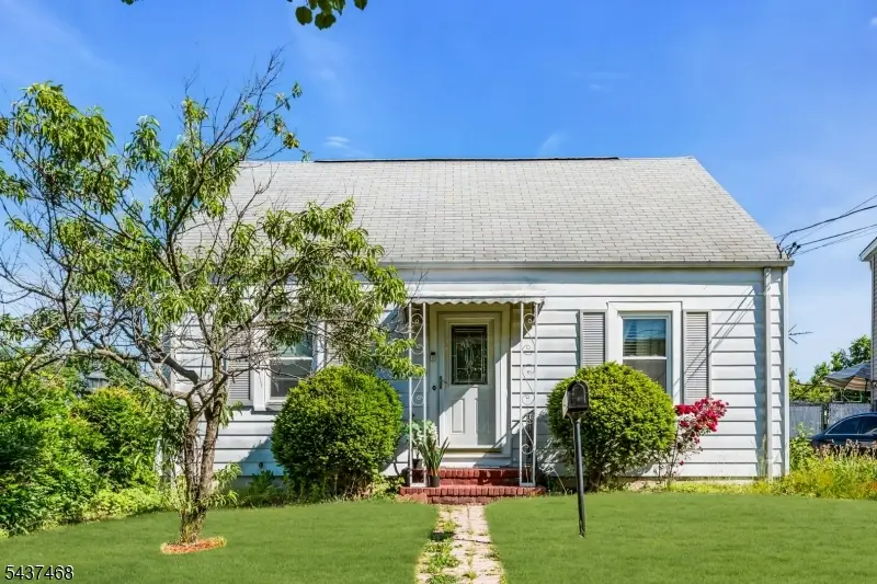 7 Washington Ave, Elmwood Park, NJ 07407 - #1