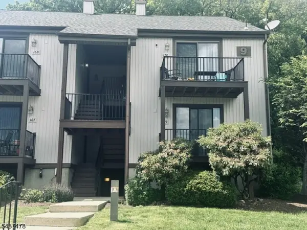 9169 Ashland Ct, Stanhope Boro, NJ 07874