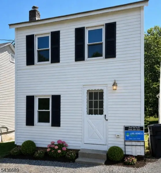 45 Mechanic St, Washington Boro, NJ 07882