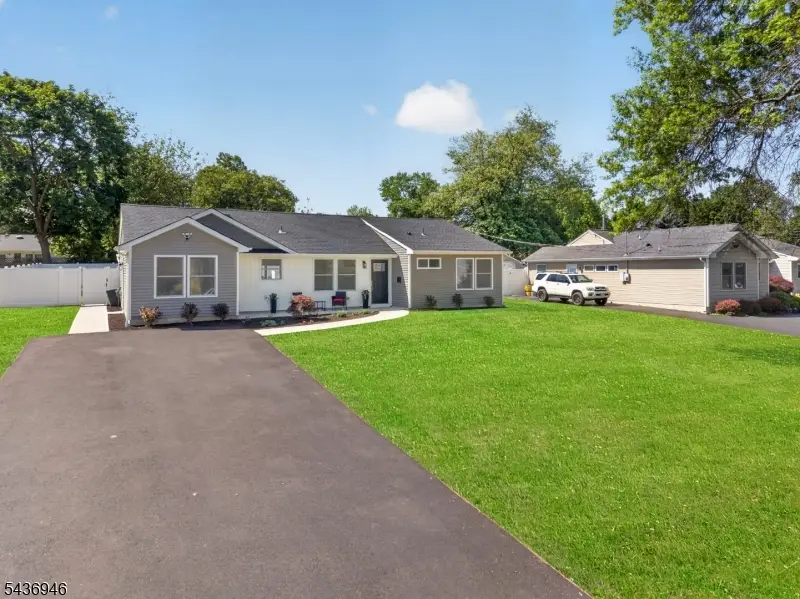 19 Springdale Rd, Kendall Park, NJ 08824 - #2