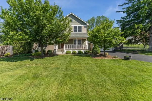 5 Marudy Dr, Clinton Town, NJ 08809