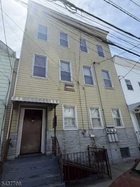 35 Vincent St, Newark City, NJ 07105