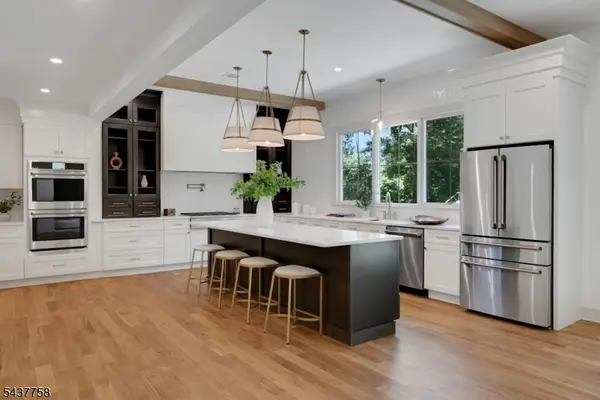 51 Brookside Ter, North Caldwell Boro, NJ 07006