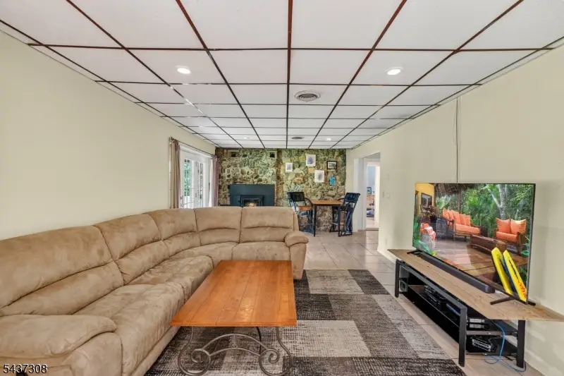 42 Goldfinch Ln, West Milford, NJ 07421 - #3