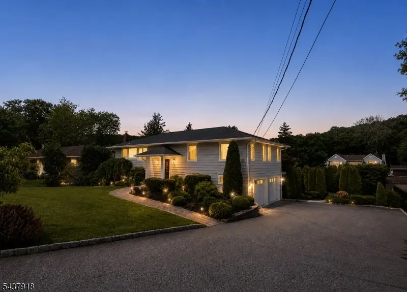 207 High Crest Dr, Macopin, NJ 07480 - #2