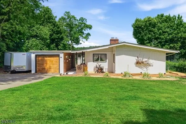 39 Koclas Dr, Netcong Boro, NJ 07857