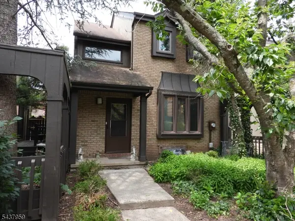 41 Riverbend Dr, North Brunswick Twp., NJ 08902