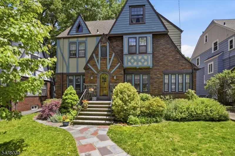 18 Burroughs Way, Maplewood, NJ 07040 - #2
