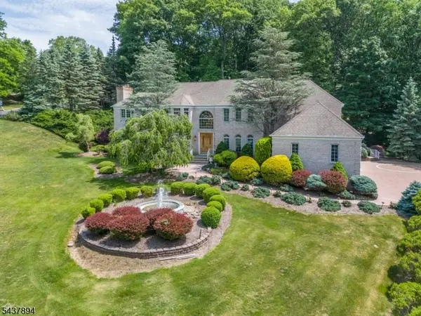 5 Raine Tree Ct, Kinnelon Boro, NJ 07405