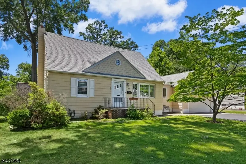 329 Maplewood Ave, Kenilworth, NJ 07033 - #2