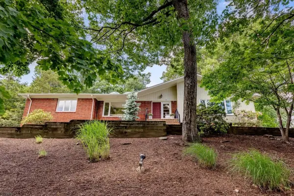 83 Brookside Ter, North Caldwell Boro, NJ 07006