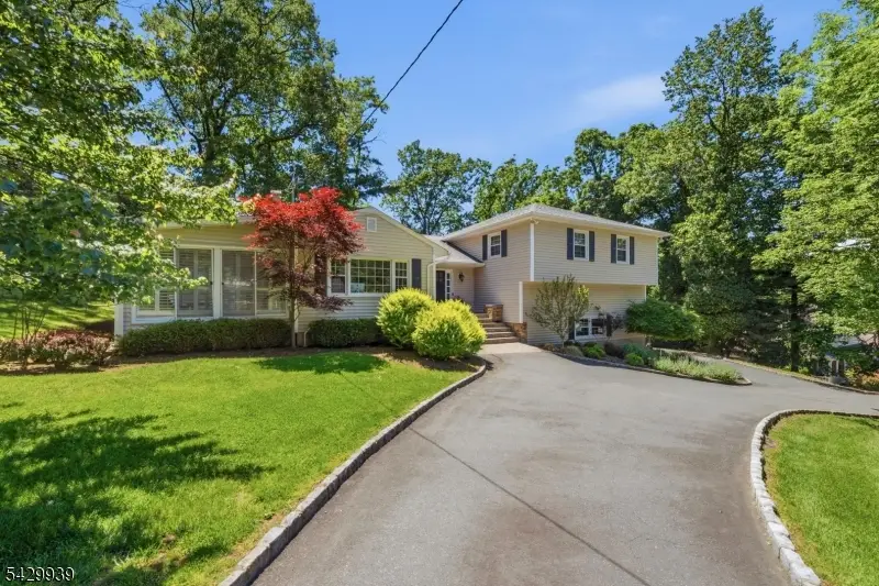 12 Wildwood Dr, North Caldwell, NJ 07006 - #2