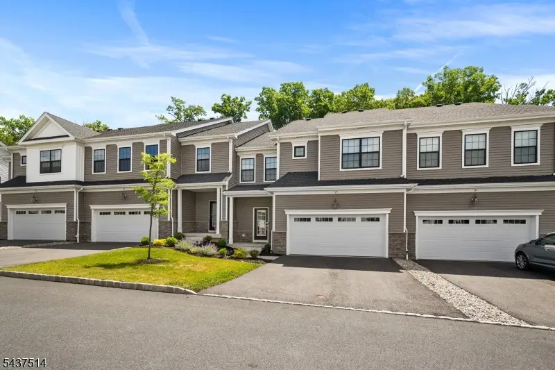 17 Kelsch Dr, Morris Plains, NJ 07950 - #2