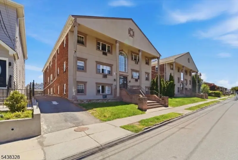 816-826 W Grand St #3B, Elizabeth, NJ 07202 - #2