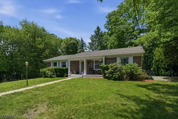 16 Windsor Dr, Jefferson Twp., NJ 07438