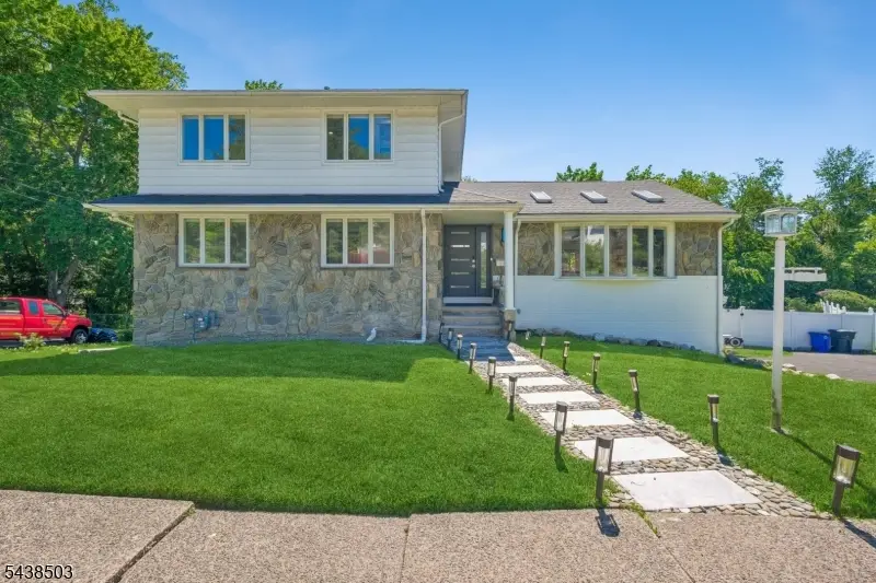 13 Munsey Rd, Emerson, NJ 07630 - #1