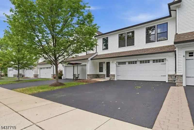 9 Coneflower Ct, Allamuchy, NJ 07840 - #3