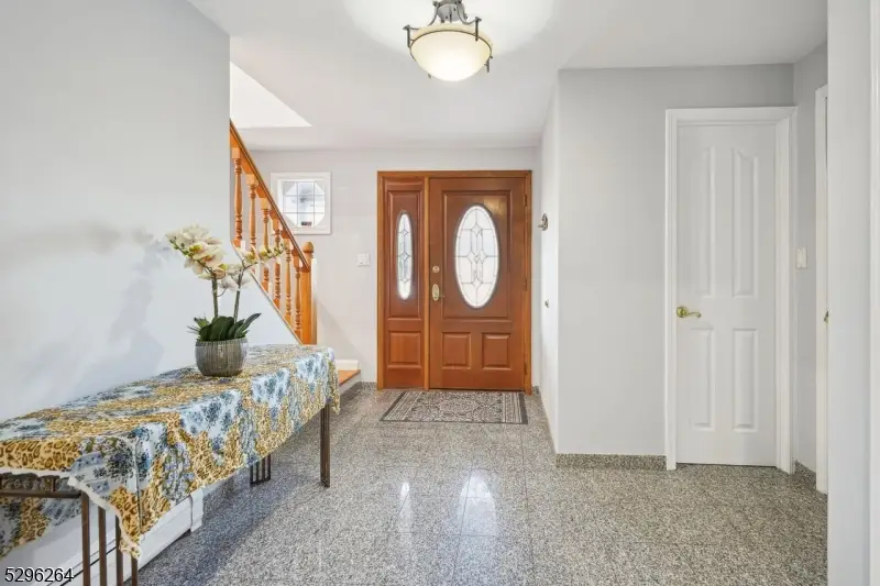 7 Mansfield Ct, Livingston, NJ 07039 - #2