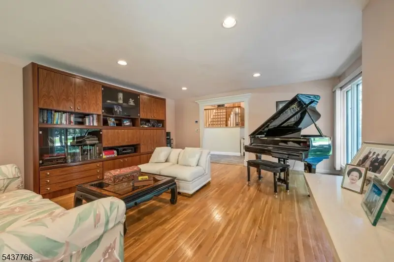59 Deerfield Ln, Upper Saddle River, NJ 07458 - #3
