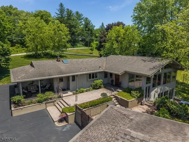 219 W Valley Brook Rd, Washington, NJ 07853 - #1