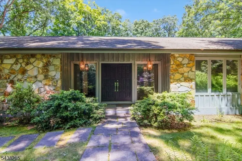 6 Green Hills Rd, Mendham, NJ 07945 - #1