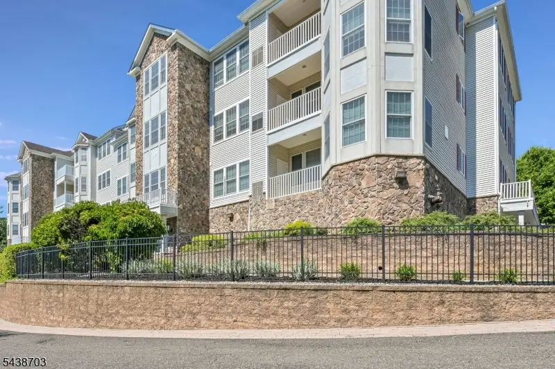 1305 Gatherings Dr #1305, Haledon, NJ 07508 - #2