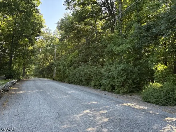 14 Up-a-way Dr, Vernon Twp., NJ 07461