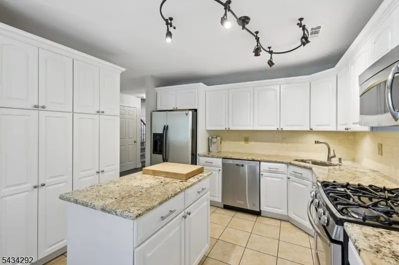 22 Woodcrest Dr, Morris, NJ 07960 - #3