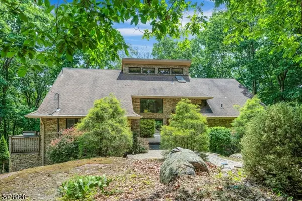 737 Ridge Rd, Kinnelon Boro, NJ 07405