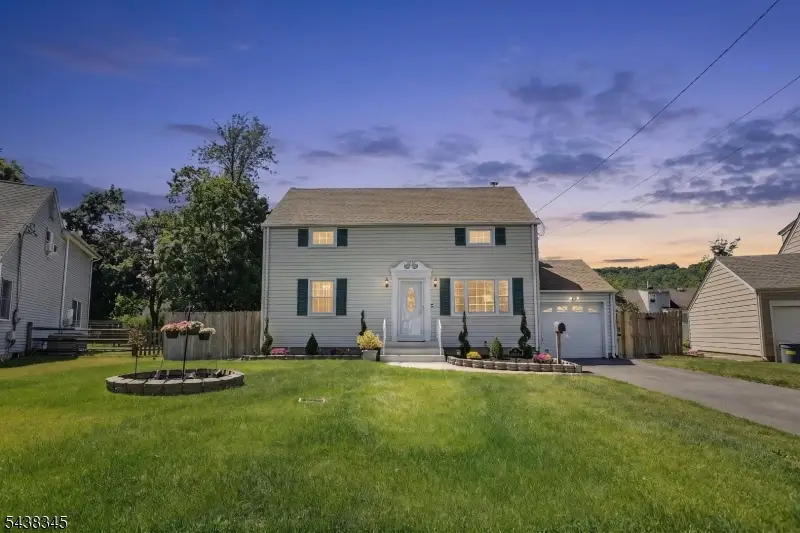 37 Glen Ct, North Plainfield, NJ 07063 - #1