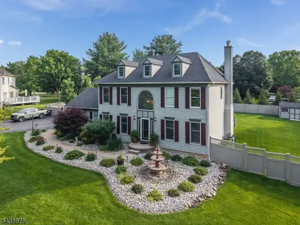 2 Saint Andrews Dr, Washington Twp., NJ 07882