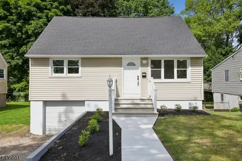 127 Glenwild Ave, Bloomingdale, NJ 07403 - #1