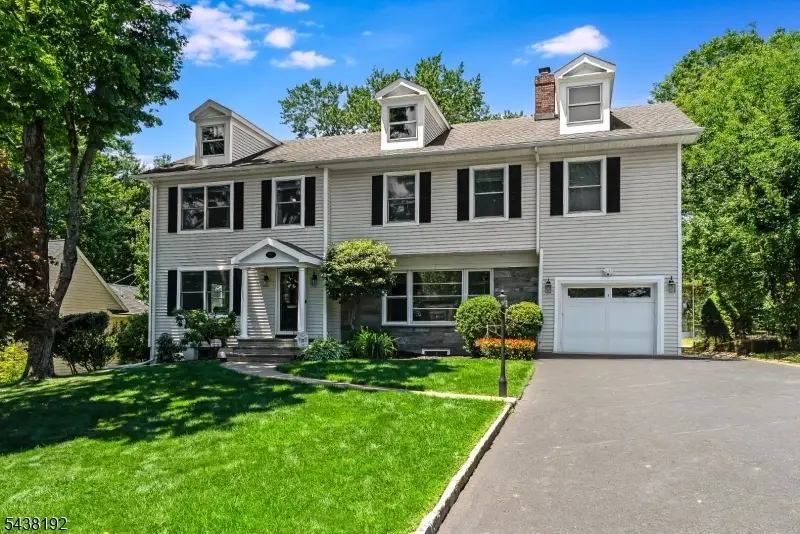 15 Harvey Dr, Summit, NJ 07901 - #1