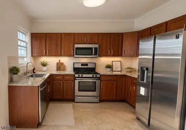 17 Willow St, Jersey City, NJ 07305