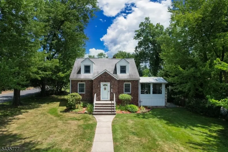 142 Mountain Pkwy, Dunellen, NJ 08812 - #1