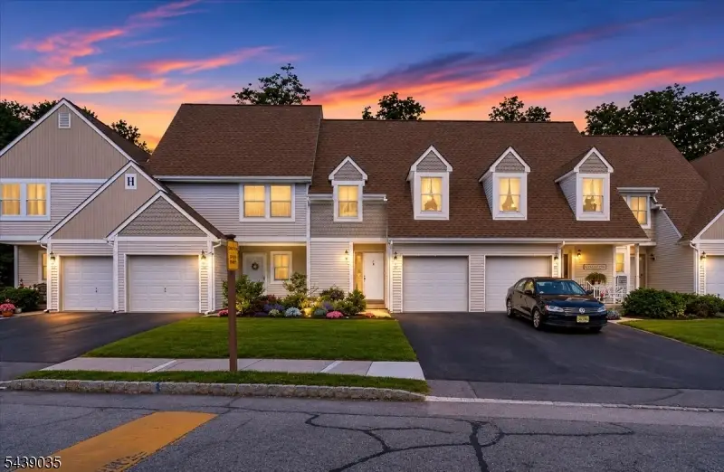 17 Heritage Ln, Hamburg, NJ 07419 - #1