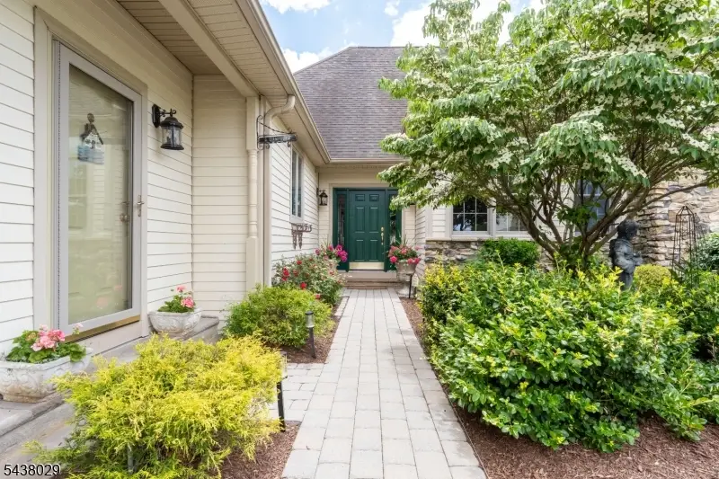 3 Troon Dr, Fredon, NJ 07860 - #2