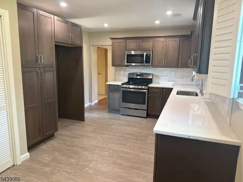 13 Patton Dr, Franklin, NJ 08873 - #1
