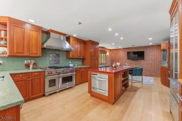 486 Summit Rd, Mountainside Boro, NJ 07092