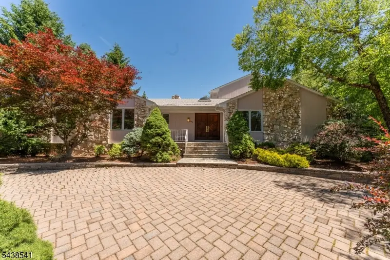 486 Summit Rd, Mountainside, NJ 07092 - #2