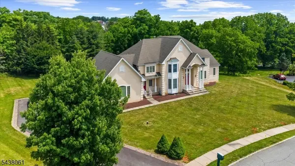 12 Manchur Ct, Raritan Twp., NJ 08822