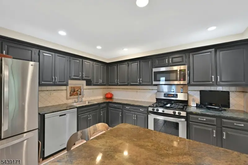 211 Yorktowne Ct, Washington, NJ 07676 - #3