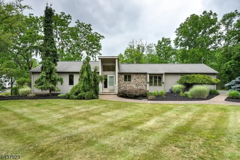 1 Hendrick Rd, Readington, NJ 08822 - #1